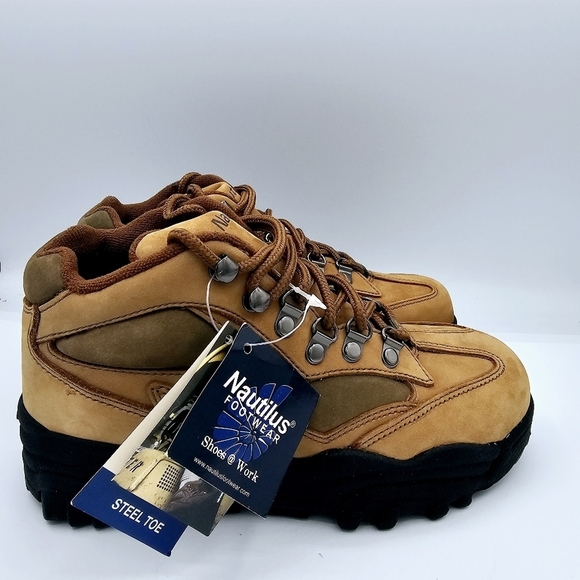 Nautilus Women's Steel Toe Safety Work Shoes NWT 6 Wide - Picture 3 of 16